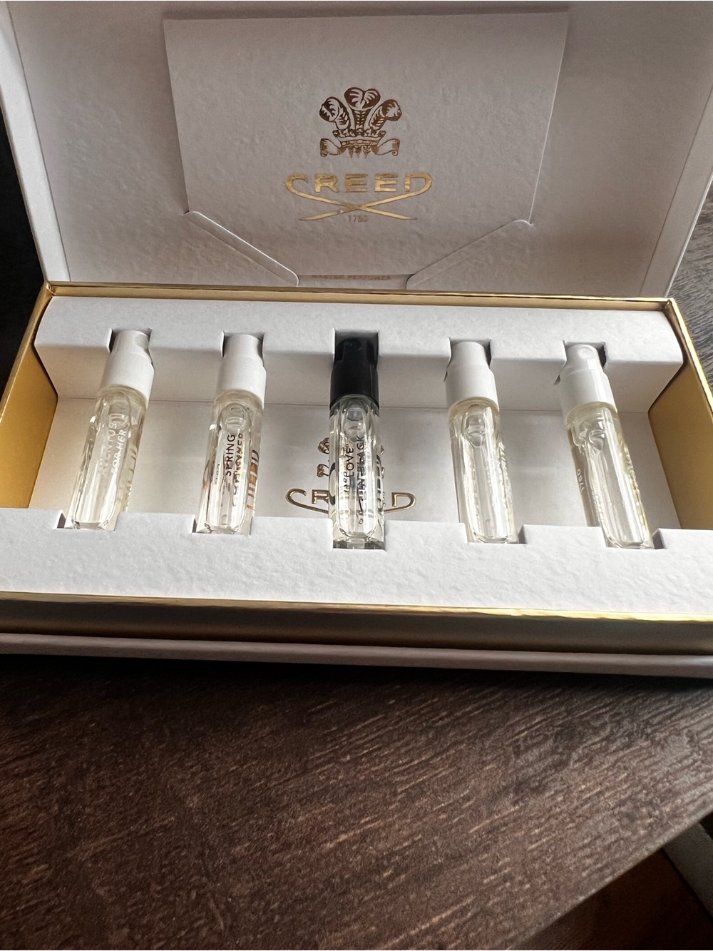 Creed Women's Sample Set with White and Black Accents